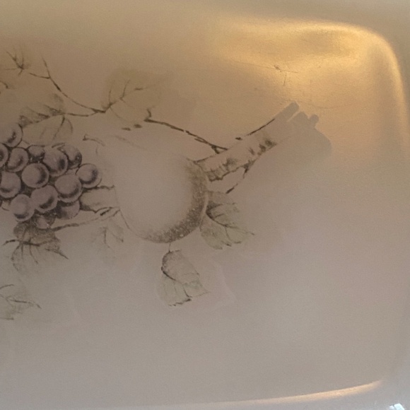 Arcopal vintage butter dish. Milk glass with image of fruit - Picture 12 of 12